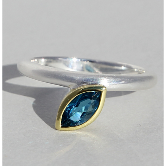 ZILVEREN RING BLUE LONDON TOPAAS - 40468