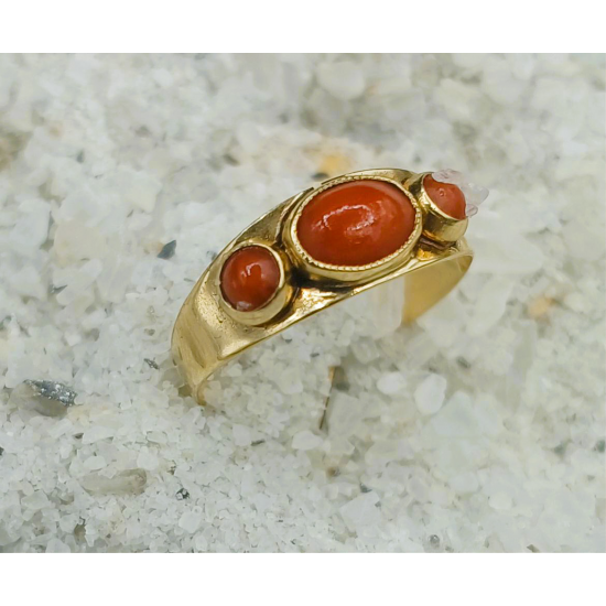 585 GOUDEN DAMESRING BLOEDKORAAL - 41548