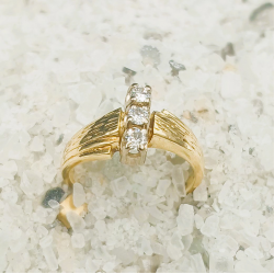 585 GOUDEN DAMESRING DIAMANT - 41551