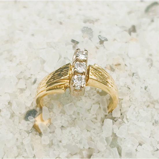 585 GOUDEN DAMESRING DIAMANT - 41551