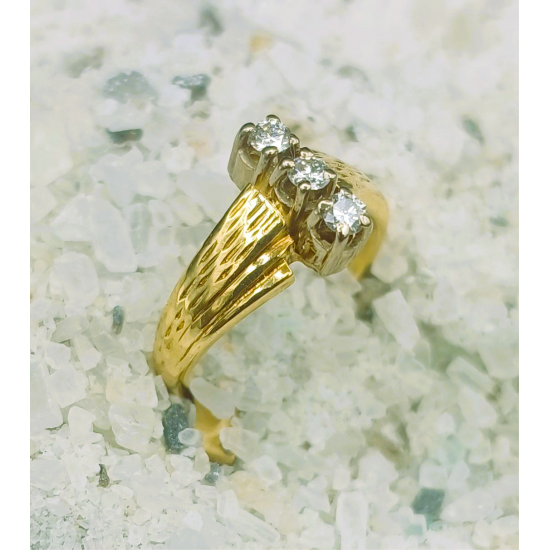 585 GOUDEN DAMESRING DIAMANT - 41551